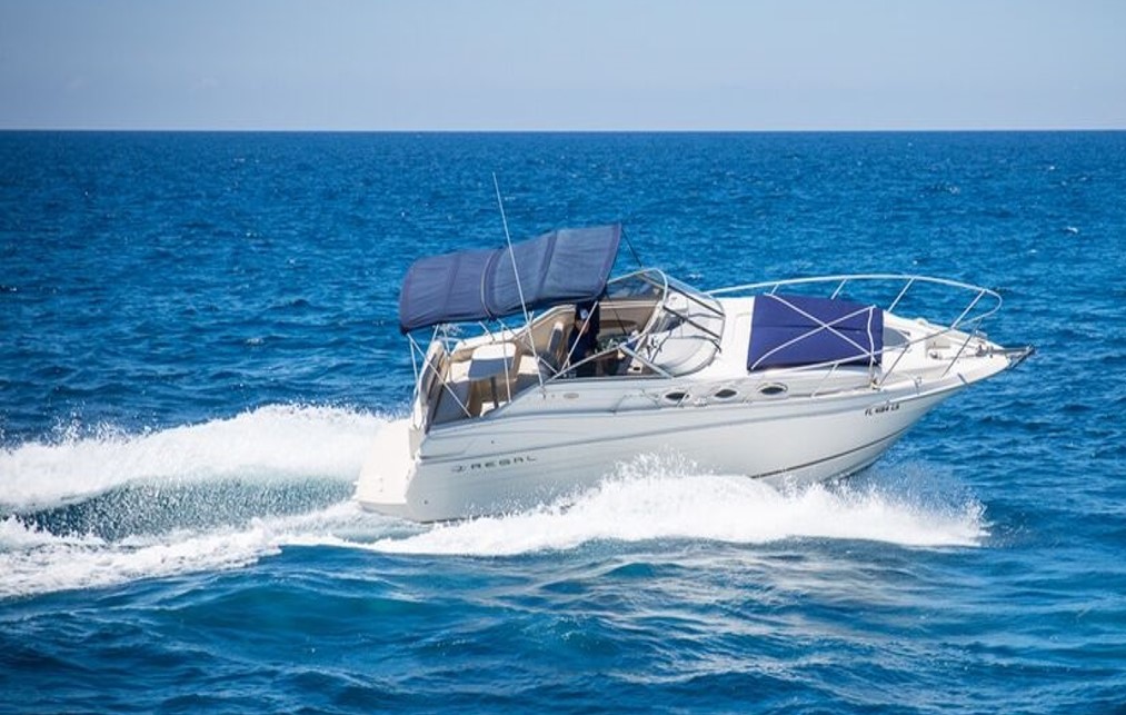 28 ft Regal Express Puerto Aventuras Yacht Charter
