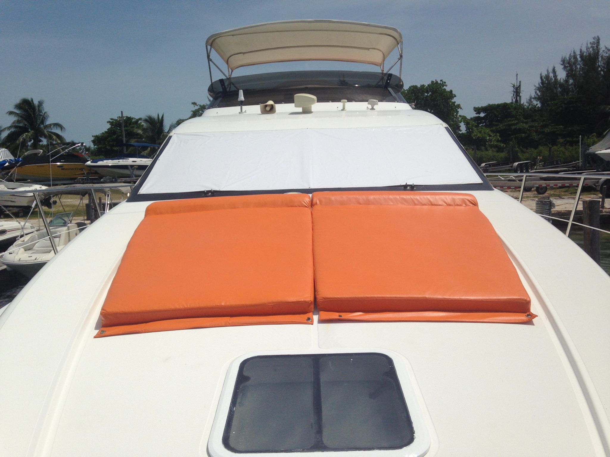 58′ Azimut with Flybridge Yacht Rental in Cancun