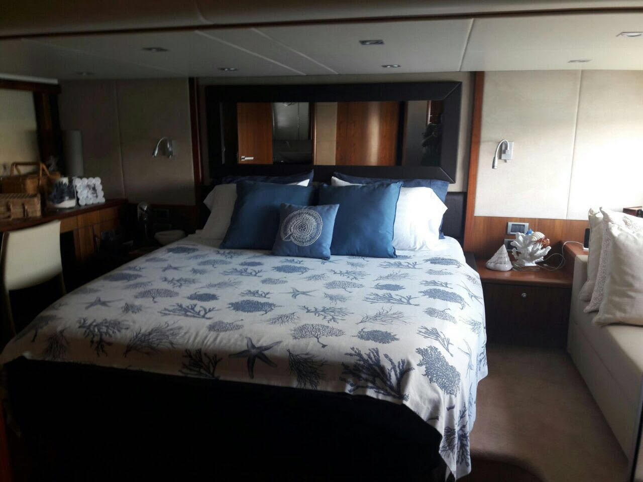 64 Sunseeker Manhathan  Yacht Charter in Cancun