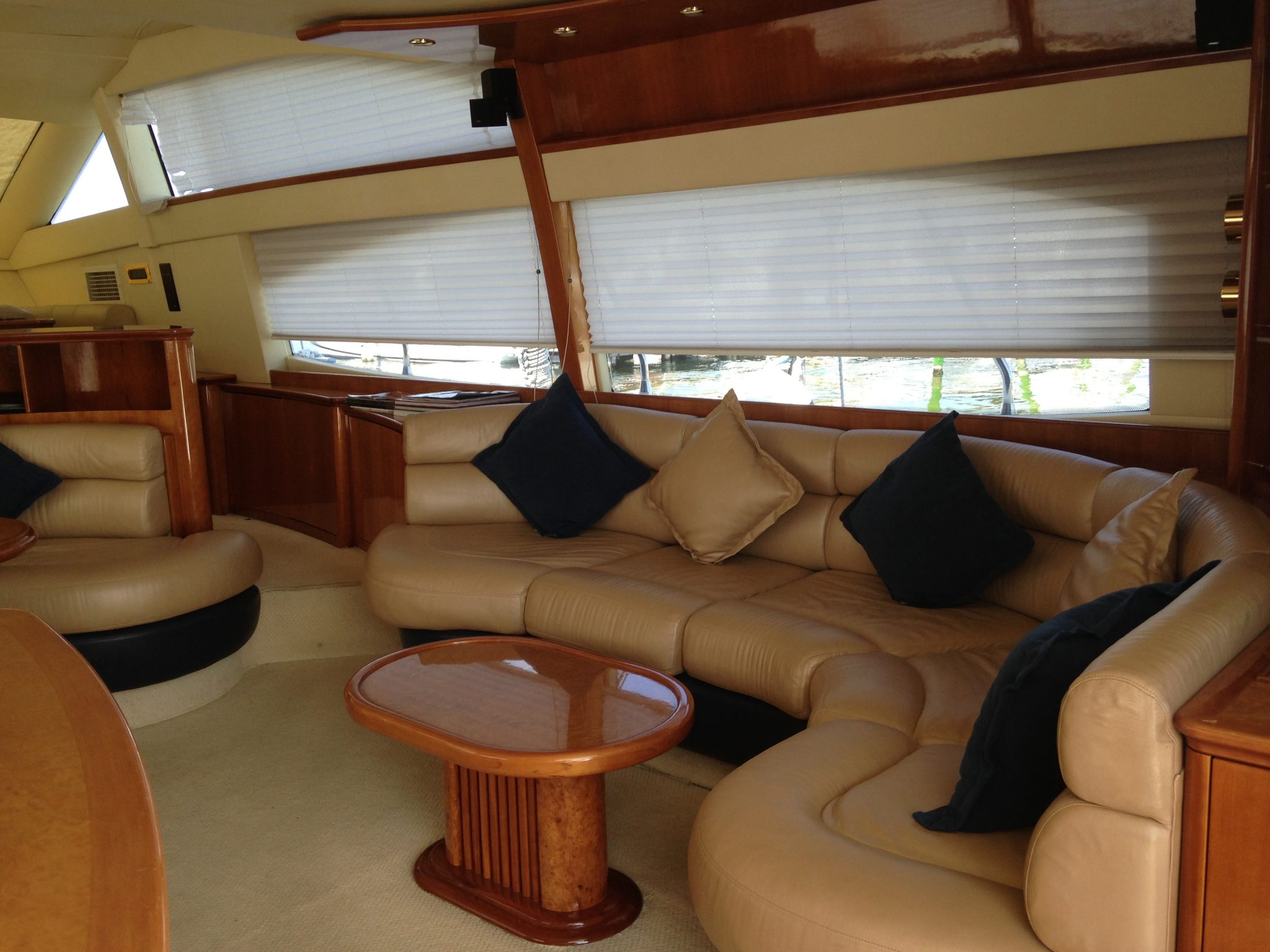 58′ Azimut with Flybridge Yacht Rental in Cancun