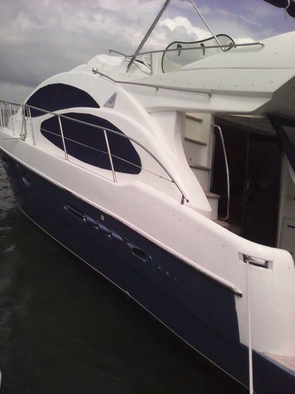 43 ft Azimut 2007 Yacht Charter Cancun