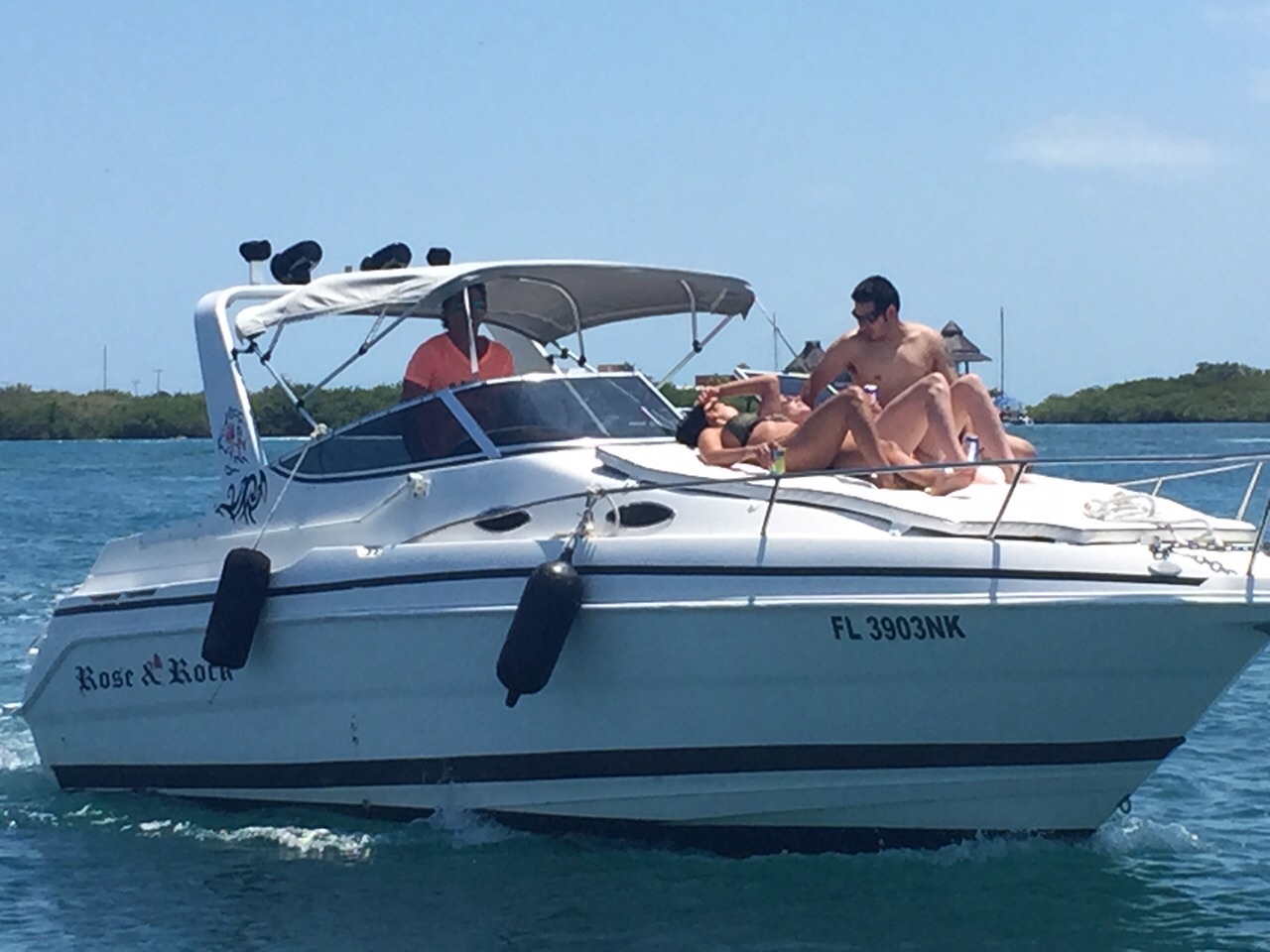 WellCraft 28 feet Cheap boat rental