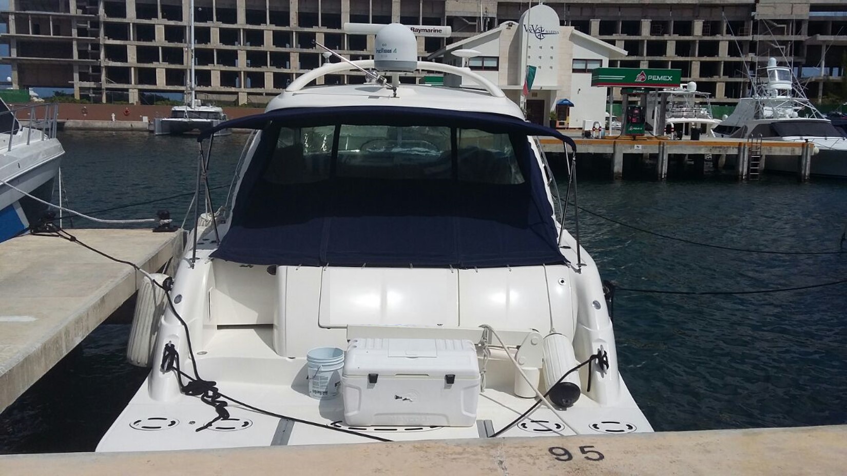 RENTA DE YATES EN CANCUN SEA RAY SEDAN BRIGE 2
