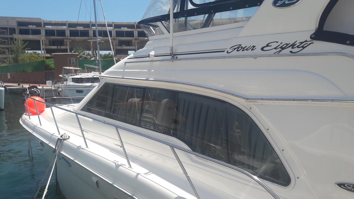 RENTA DE YATES EN CANCUN SEA RAY SEDAN BRIGE 3
