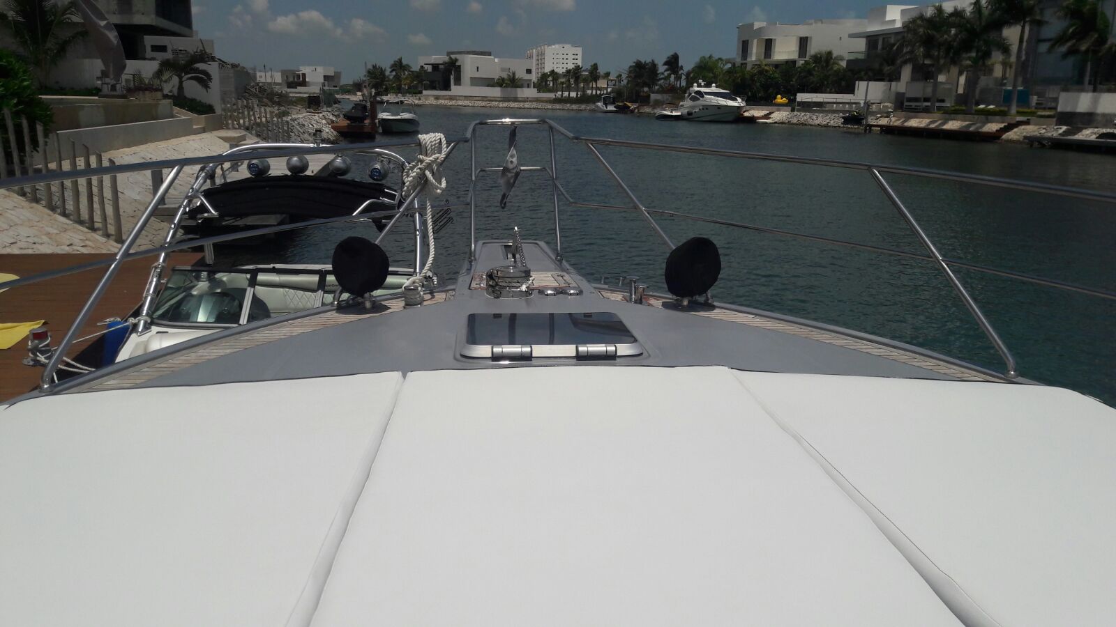 RENTA DE YATES EN CANCUN UNIESSE SPARTAN 48 PIES 4