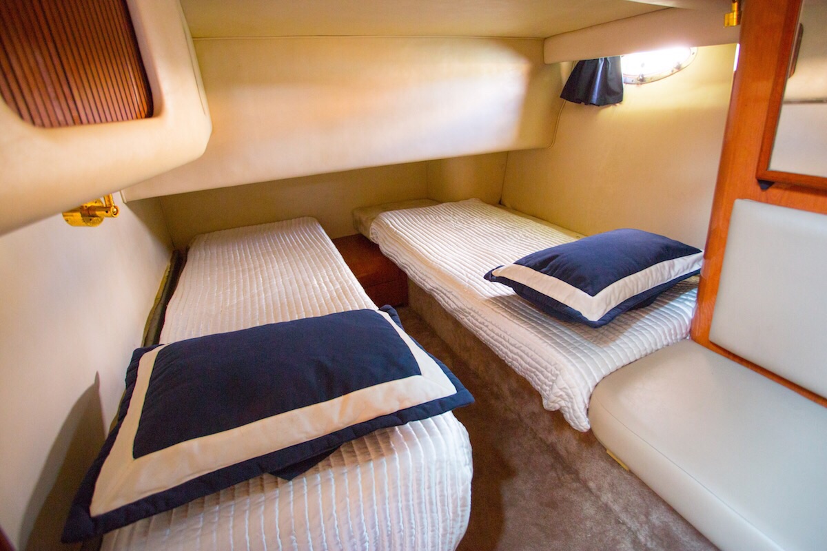 Sea Ray 40 camarote