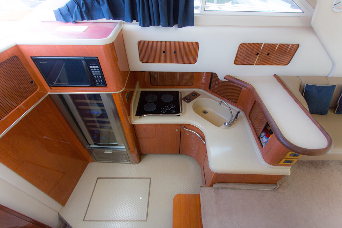Sea Ray 40 cocina