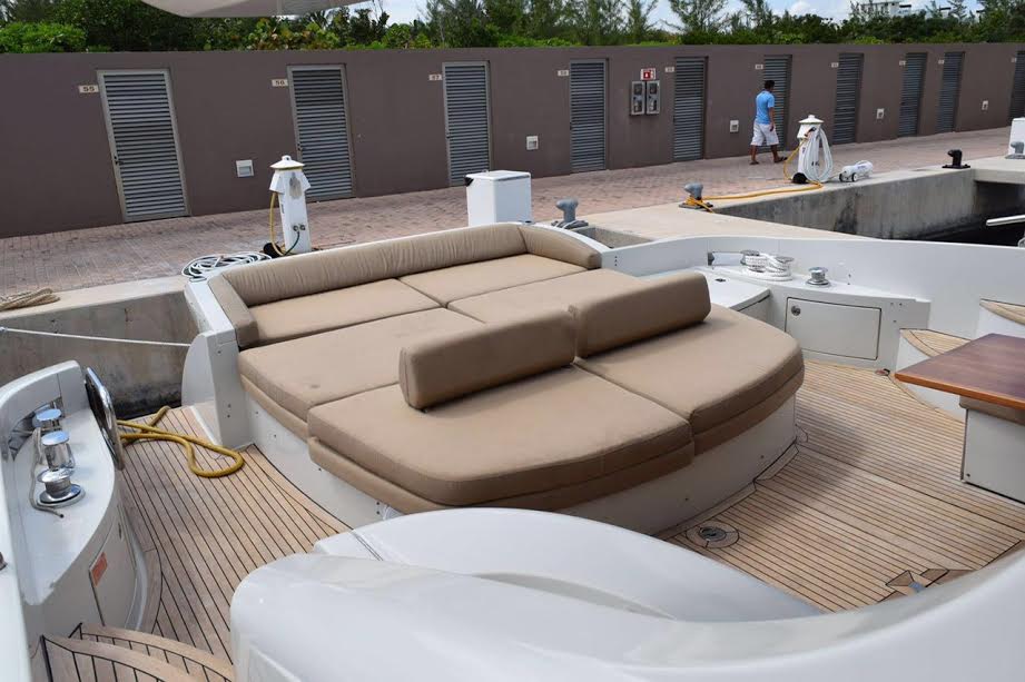 YACHT RENTAL IN CANCUN AZIMUT 68 S LUXURY SERVICE 16