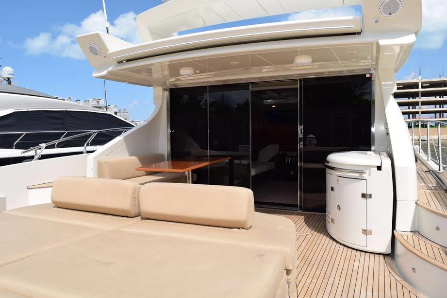 YACHT RENTAL IN CANCUN AZIMUT 68 S LUXURY SERVICE 6