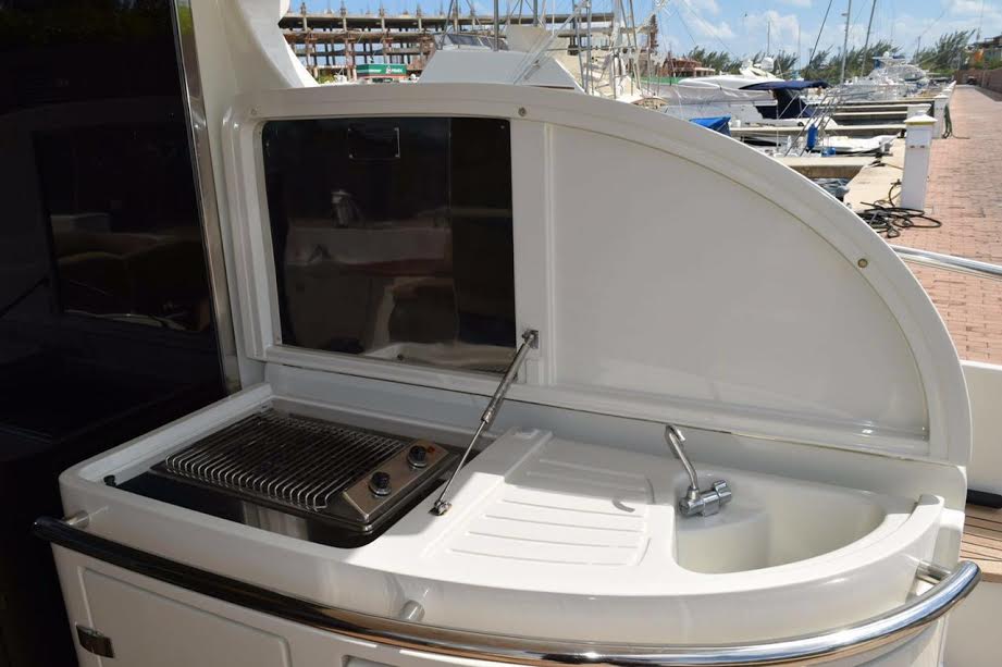 YACHT RENTAL IN CANCUN AZIMUT 68 S LUXURY SERVICE 7