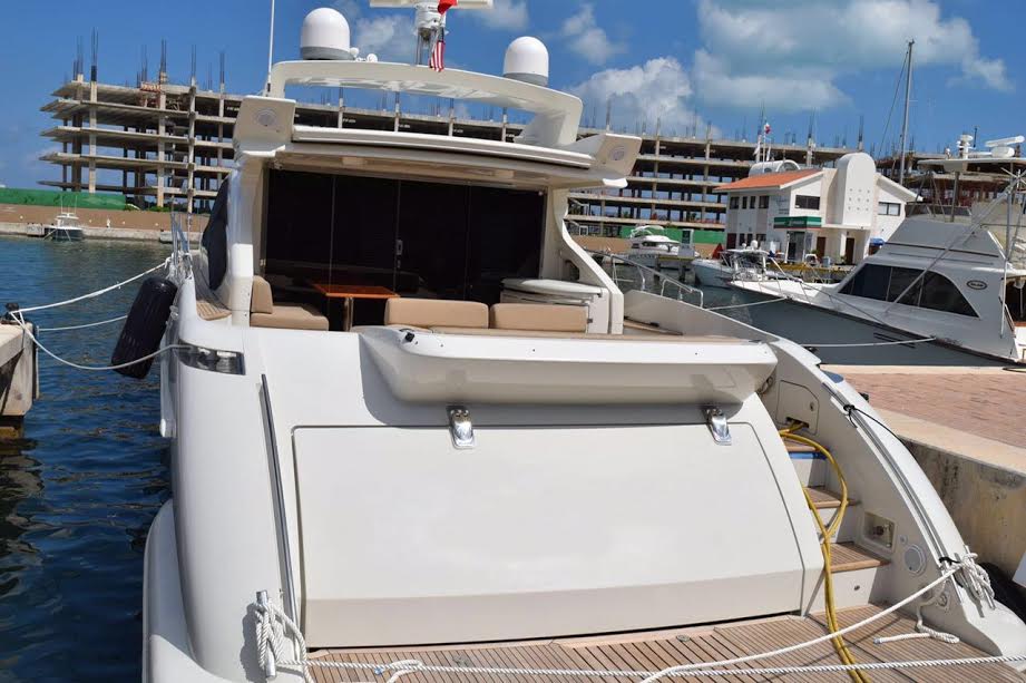 YACHT RENTAL IN CANCUN AZIMUT 68 S LUXURY SERVICE 9