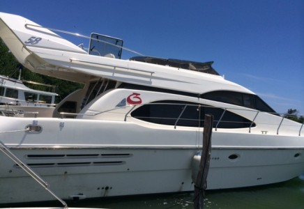 Azimut 58 yacht rental cancun 2