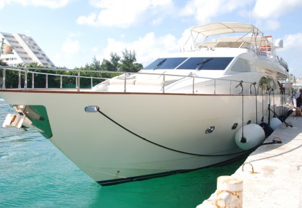 Azimut 85 yacht rental cancun 2