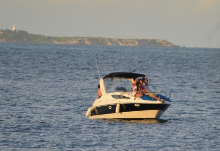 Bayliner 30 yacht rental cancun 2