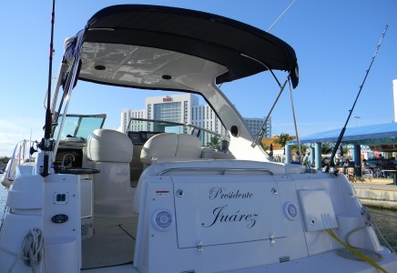 Four winns 41 yacht rental cancun 2