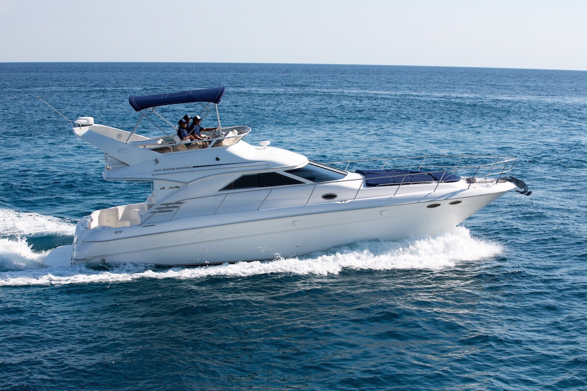 Sea ray 40 lado 2